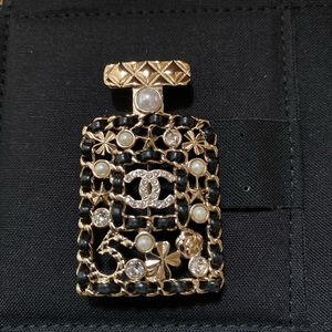 CHANEL No.5 Perfume bottle brooch golden hardware, leather, faux pearl